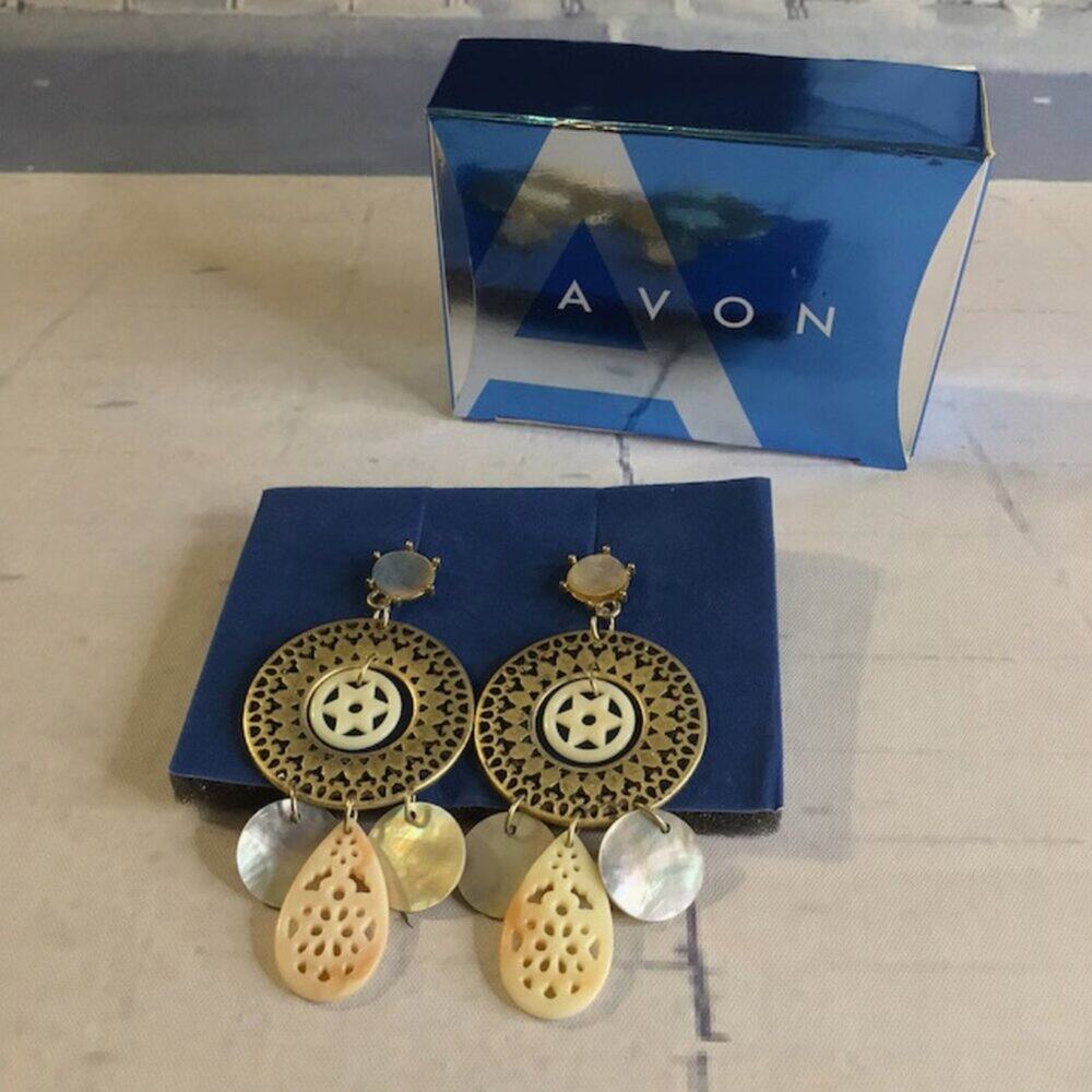 AVON Boho Ivory-Colored Dangle Earrings Mother of Pearl Star Motif w/Box NWT